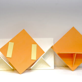 ওয়াল স্ট্যান্ড টেপ সহ